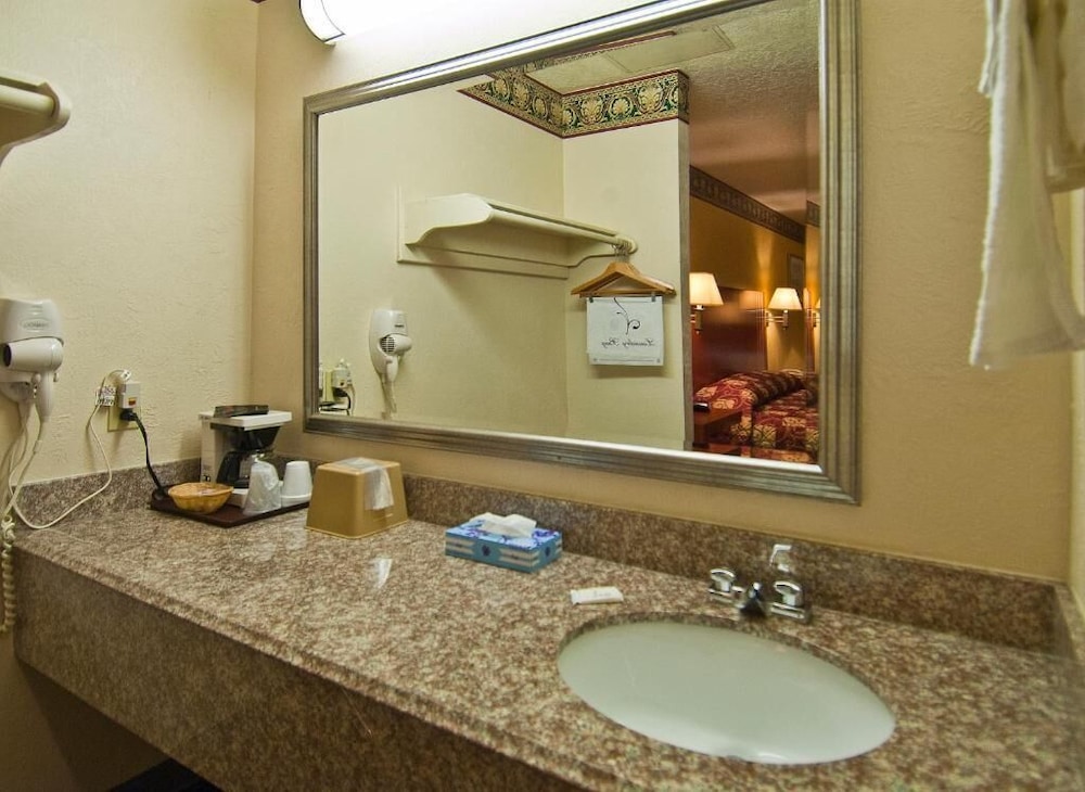 Winnie Inn Suites & RV Park - photo 16