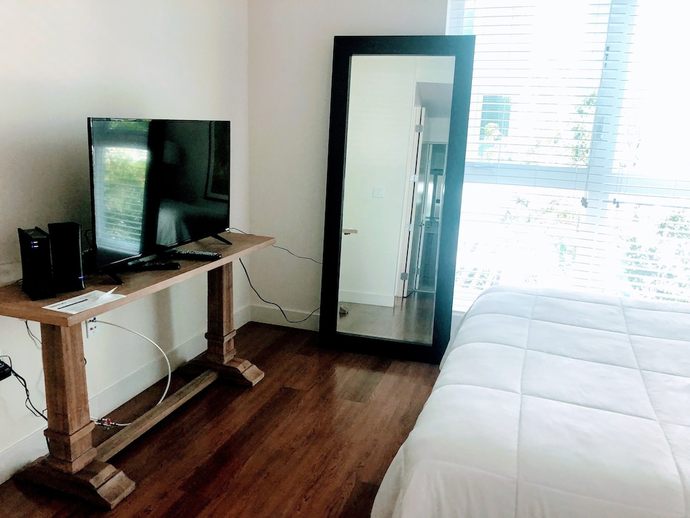 Resort Style Suites in Downtown LA - photo 33