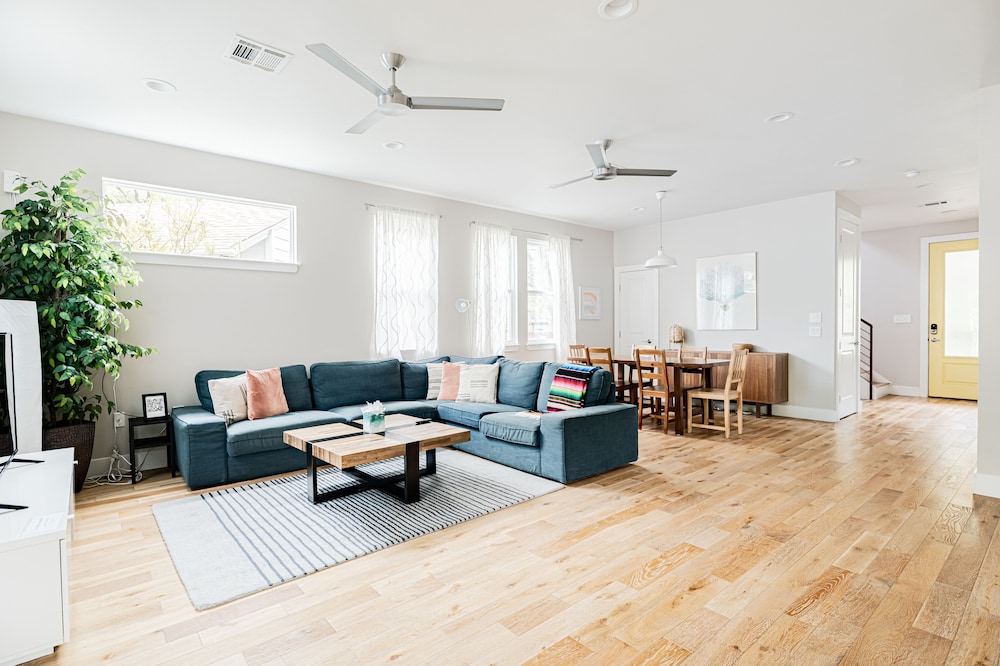 Vibrant Vista - carbon neutral hotel in Austin
