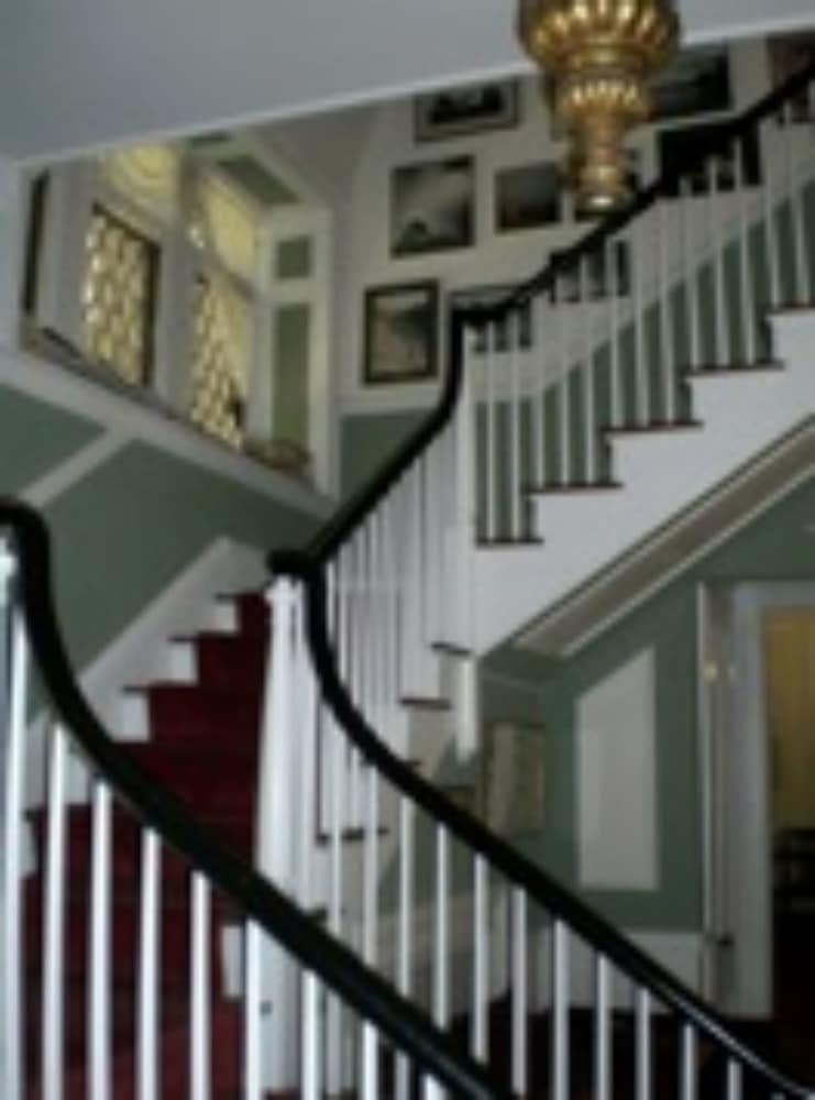 Whistler's Inn Bed & Breakfast - photo 41