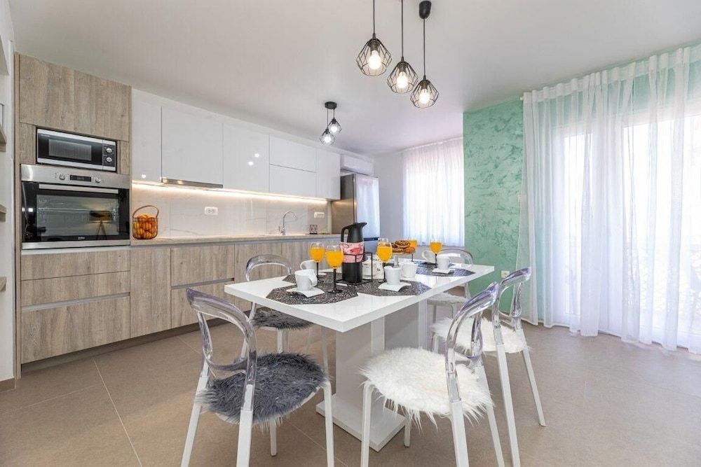 Apartman Gržetić — 4-Star Luxury Hotel in Dobrinj, Croatia
