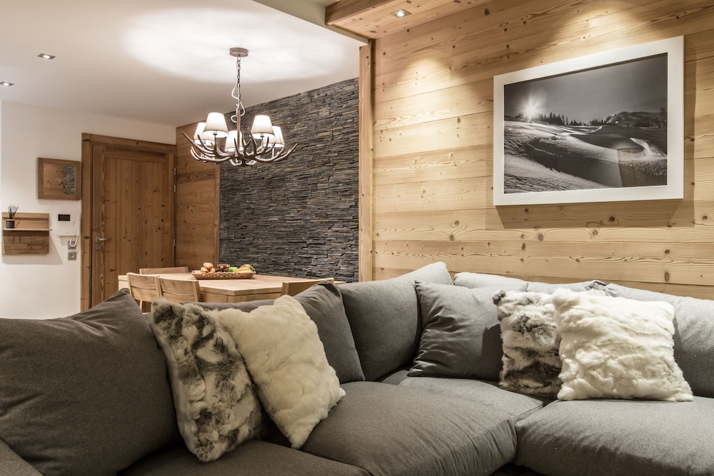 Whistler Lodge Apartment T3 Cabin B07 — 4-Star Luxury Hotel in Courchevel, France
