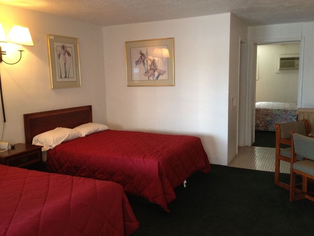 Three Oaks Motel - photo 22