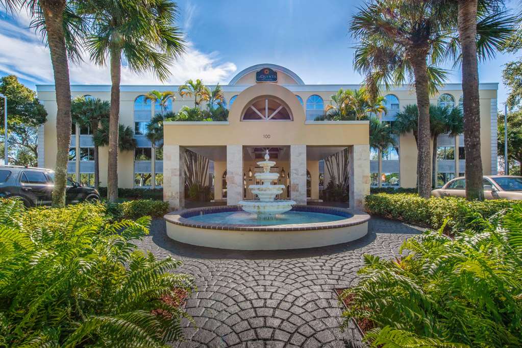 La Quinta Inn & Suites by Wyndham Deerfield Beach I 95 - photo 2