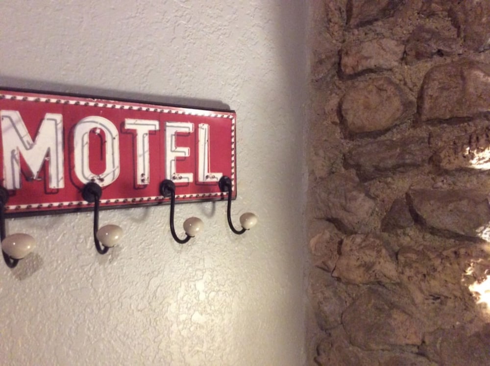 The Leakey Inn by CMD - photo 5