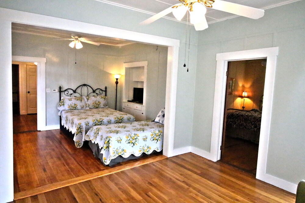 Peach Tree Inn & Suites - photo 18