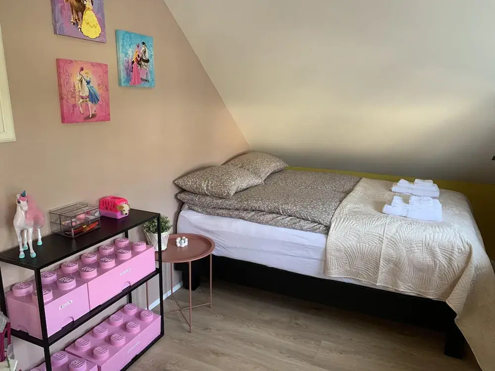4 Bed House Sleeps 8 Car Barbecue Balcony
