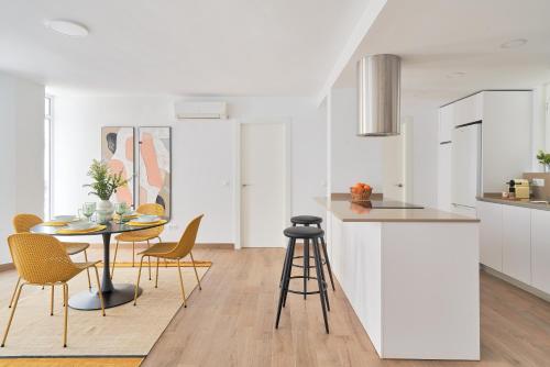 Apartamento en primera linea de playa en la Malagueta — 4-Star Luxury Hotel in Malaga, Spain