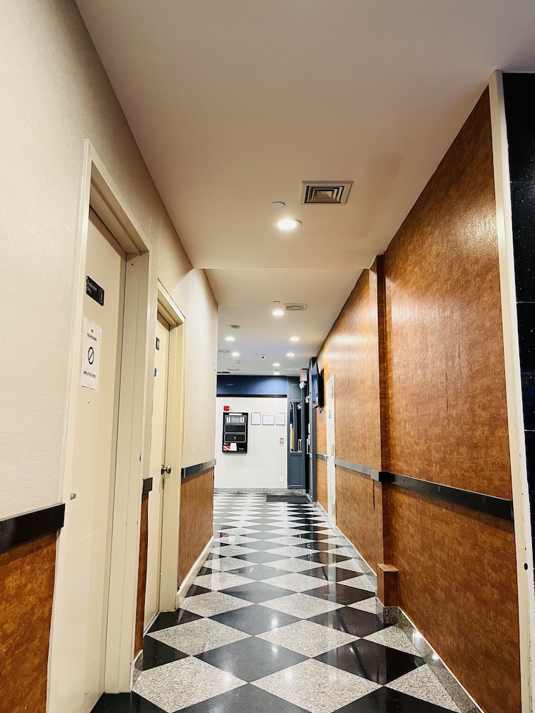 Hotel Key LaGuardia Airport - photo 35