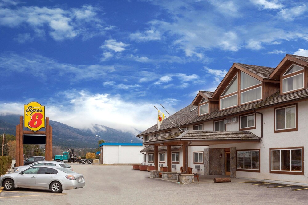 Super 8 by Wyndham Valemount in Kamloops, Canada