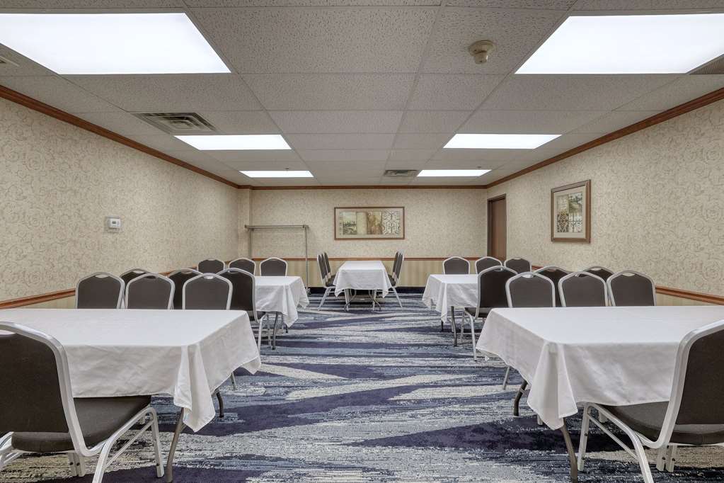 Comfort Suites Appleton Airport - photo 69