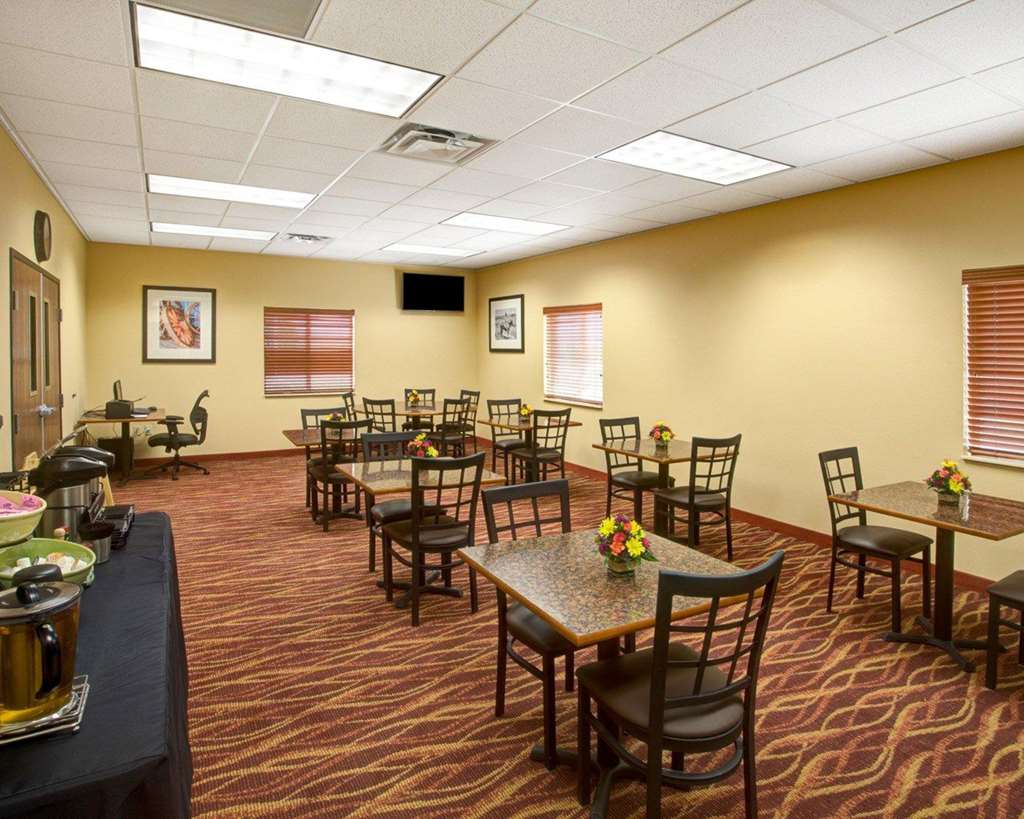 Rodeway Inn & Suites - photo 27