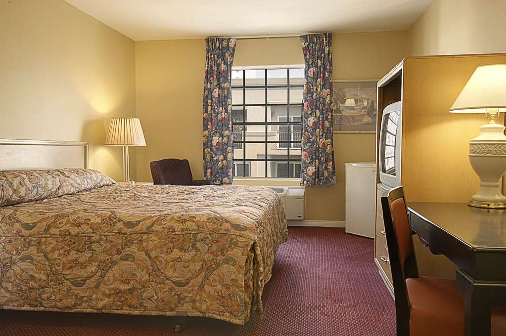 Ramada by Wyndham Los Angeles Koreatown West - photo 7
