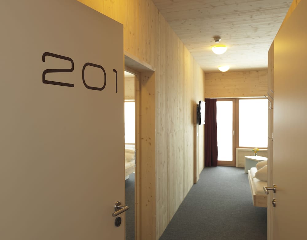 Venet Gipfelhütte — Zams — photo 4