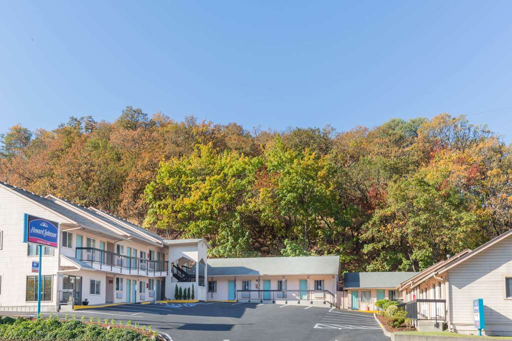 Howard Johnson by Wyndham Roseburg - photo 3