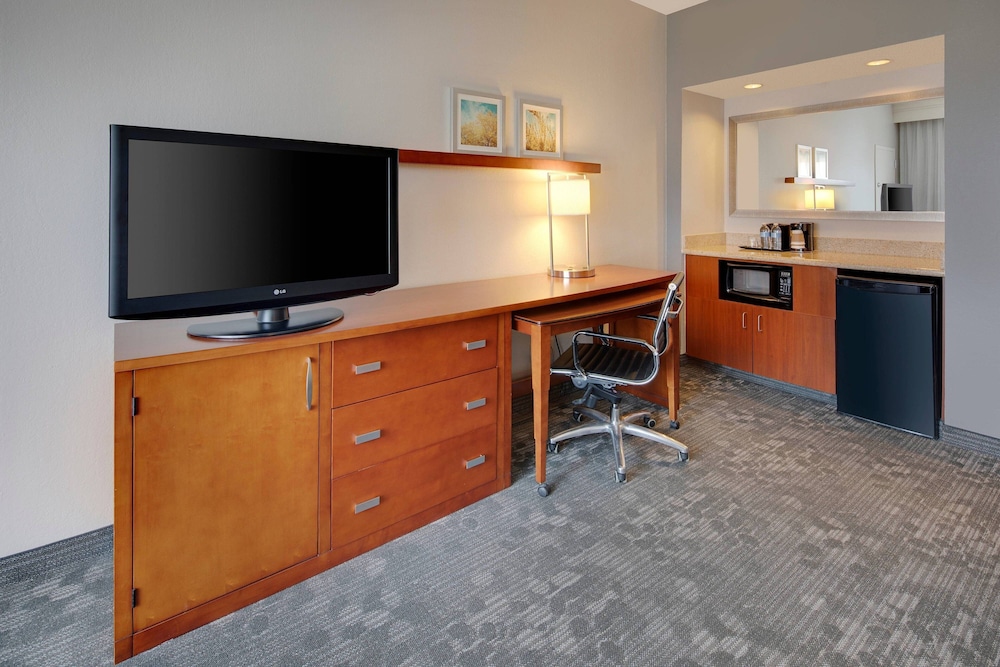 Courtyard by Marriott Addison Midway - photo 13