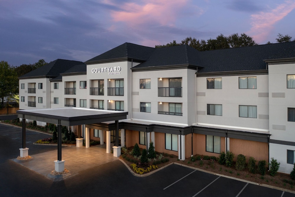 Courtyard by Marriott Dothan - carbon neutral hotel in Dothan