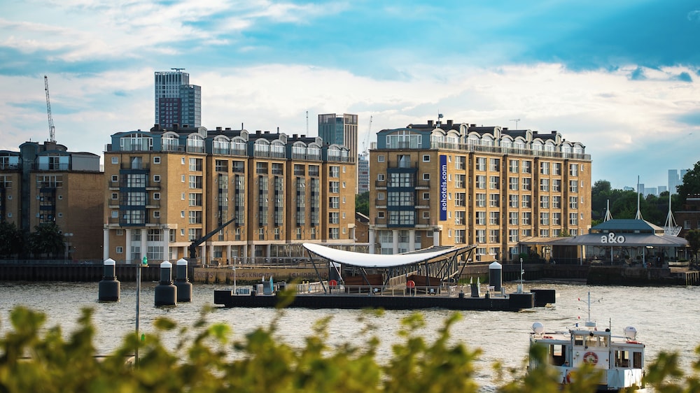 a&o London Docklands Riverside — 4-Star Luxury Hotel in London, United Kingdom
