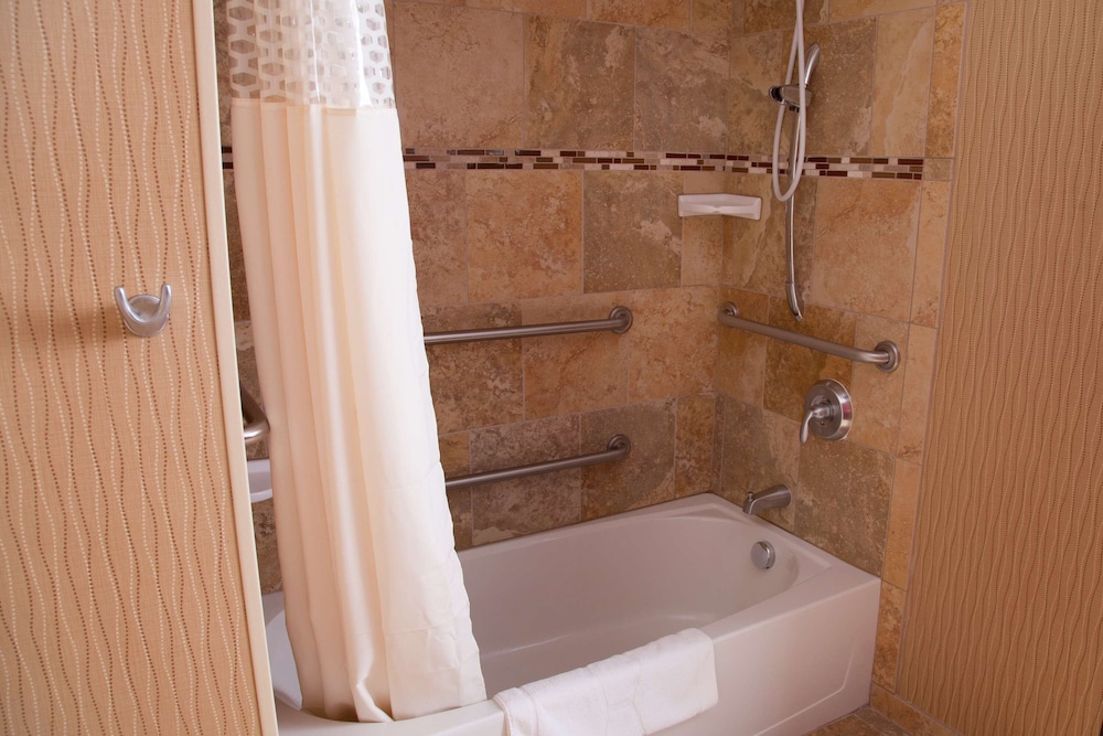 Hampton Inn & Suites Dickinson - photo 46
