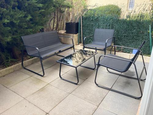 2 Pieces En Rez de Jardin in Saint-Raphael, France