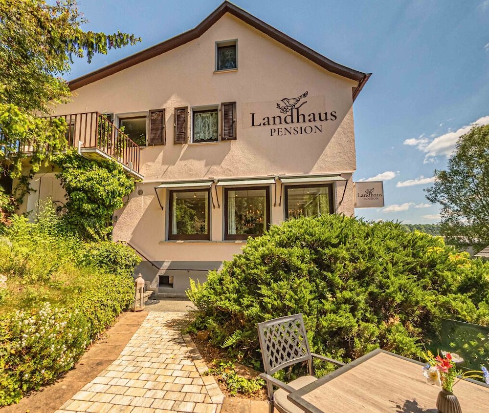 Pension Landhaus Frühstückspension im Brombachtal — 4-Star Luxury Hotel in Michelstadt, Germany