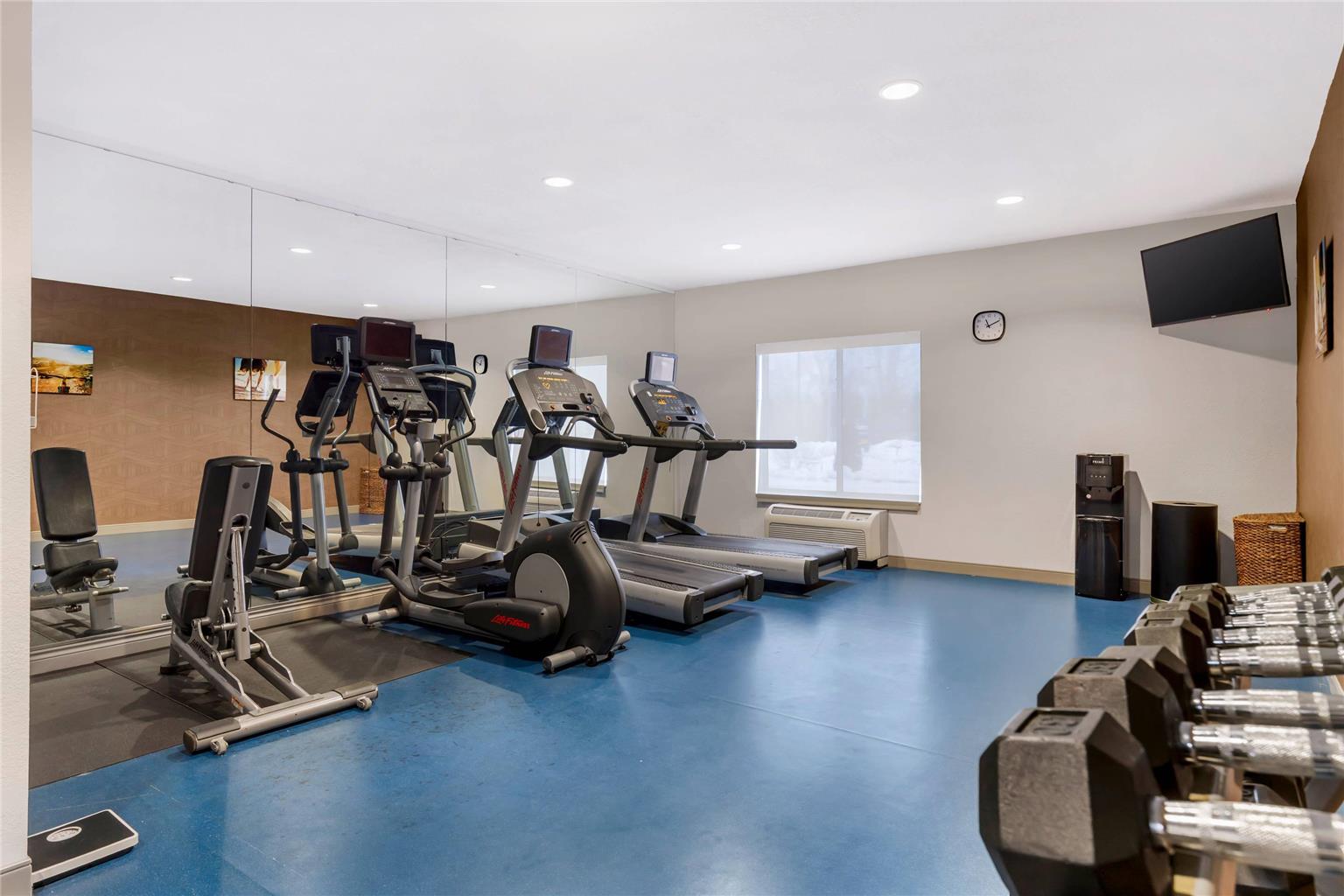 Peach Tree Inn and Suites - photo 28