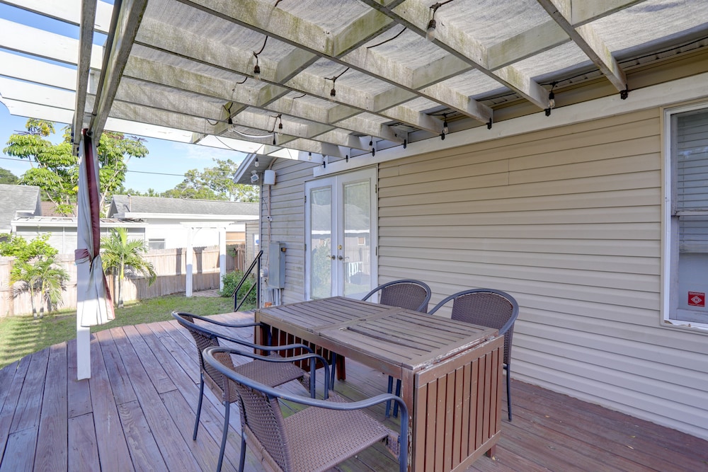 St Petersburg Vacation Rental Home w Pergola - photo 16
