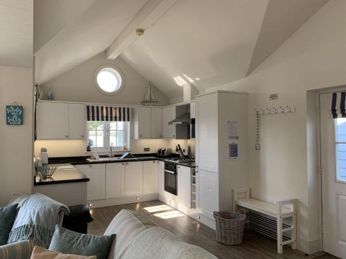 Seashell Cove The Bay 2 bedrooms with ensuites parking for 2 cars 2 dogs welcome