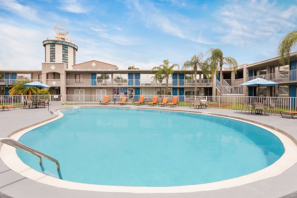 Howard Johnson by Wyndham Orlando International Drive - photo 14