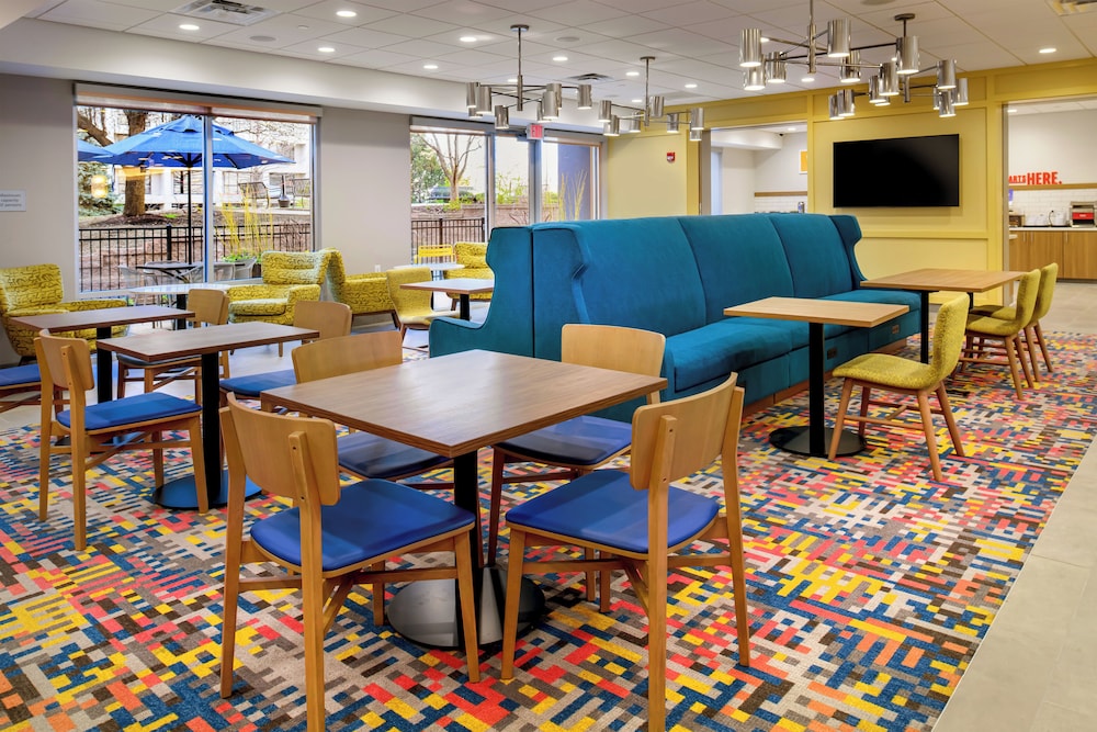 Hampton Inn by Hilton St. Louis Airport - photo 77