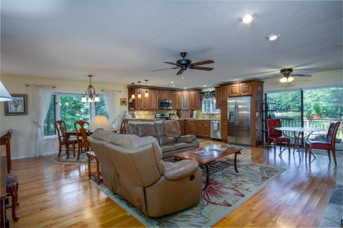 Connestee Lakefront Retreat in Brevard, United States