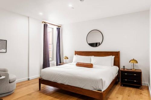 King Bed Historic DTWN Hotel Coffee Shop Room # 202