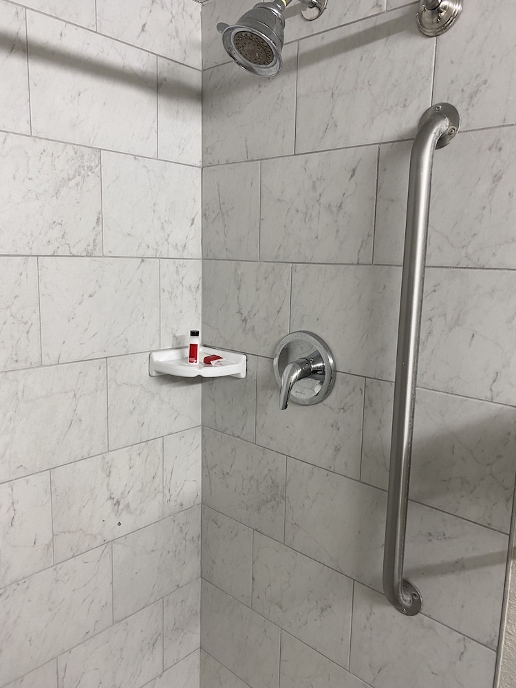 Executive Inn & Suites - photo 19