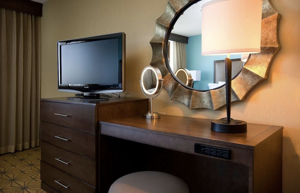 Embassy Suites by Hilton Kansas City International Airport - photo 23