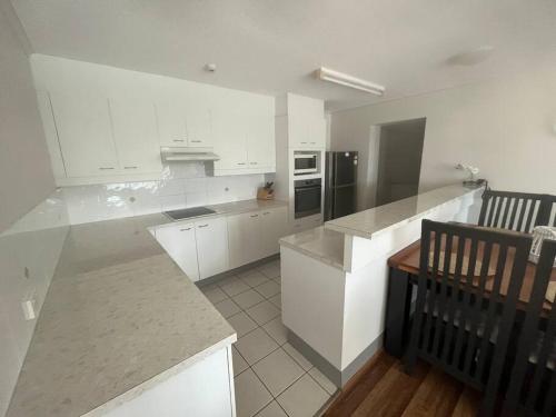 Beach Side Cotton Tree Family Friendly Resort — Maroochydore