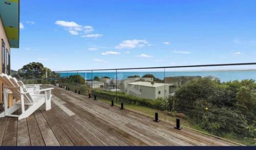 Norté Surf Vista Whale Bay in Raglan, New Zealand