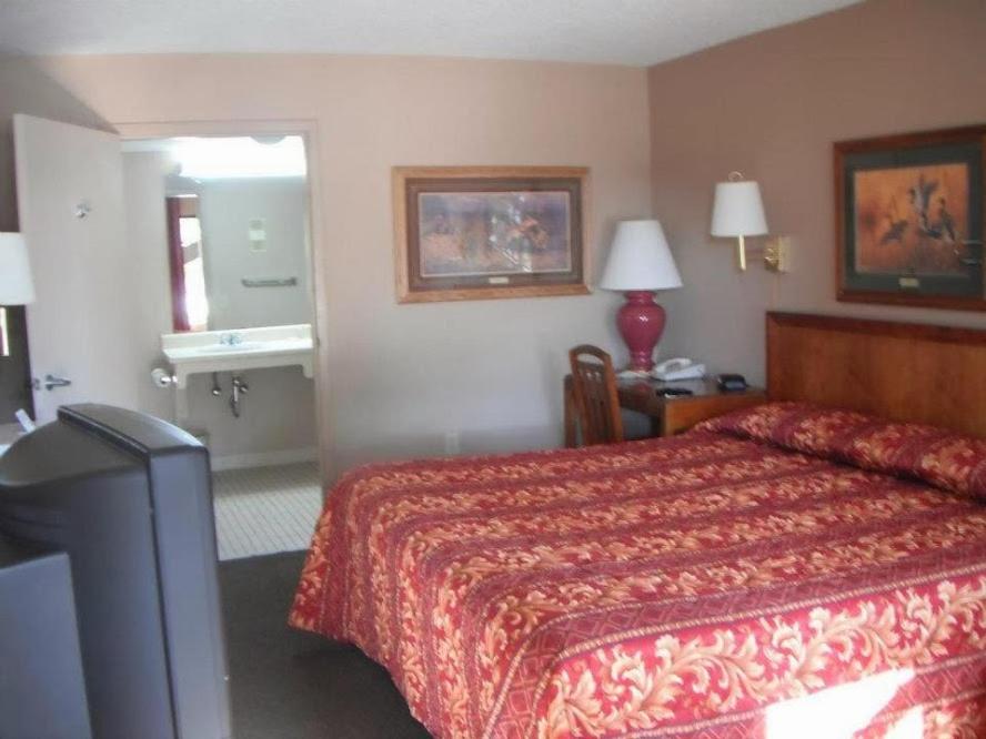 Days Inn by Wyndham Clanton AL - photo 9