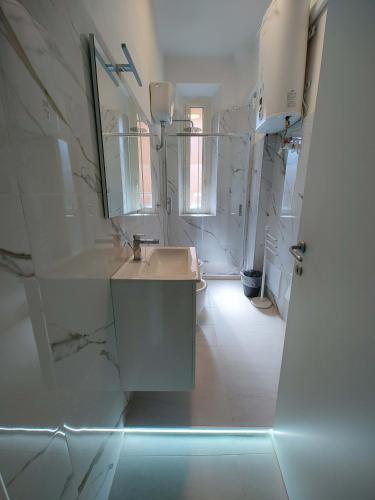 ViviRome 2 Bedrooms Apartment San Giovanni — 4-Star Luxury Hotel in Rome, Italy