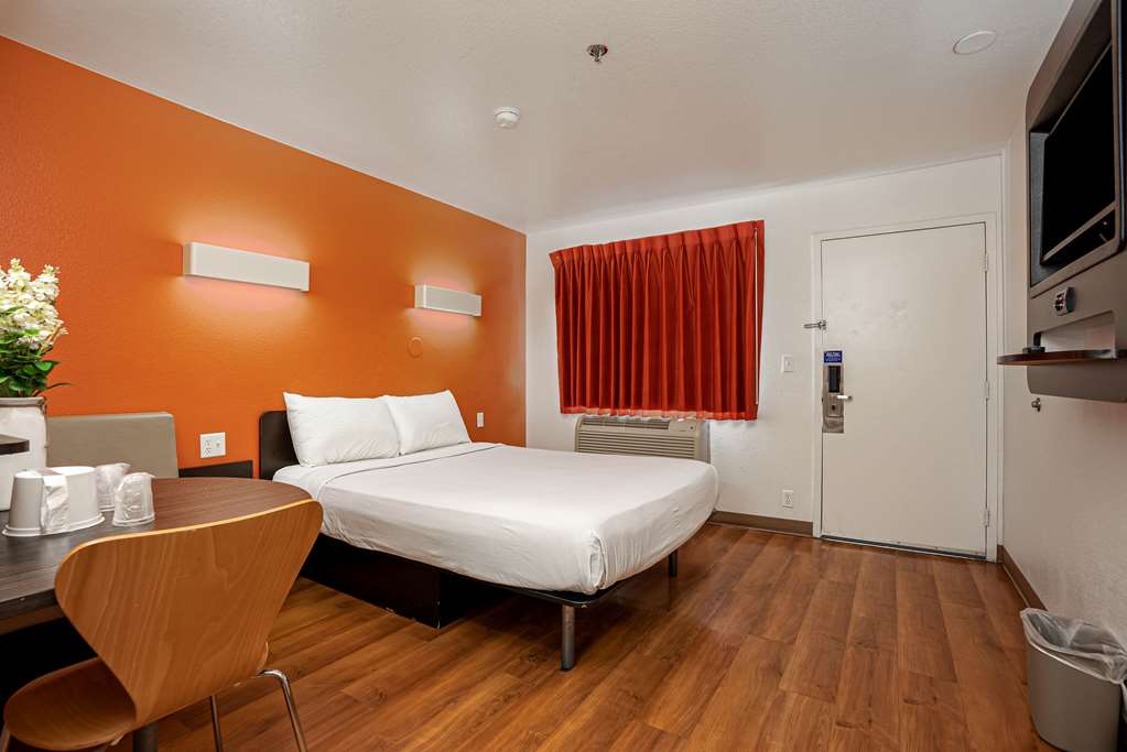 Motel 6 Temecula CA Historic Old Town - photo 12