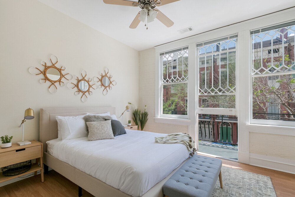Hip 2BR in Arts Warehouse District - photo 8