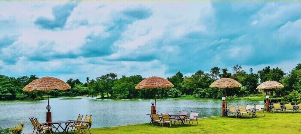 Baanrimnam Resort Lopburi in Chai Badan, Thailand