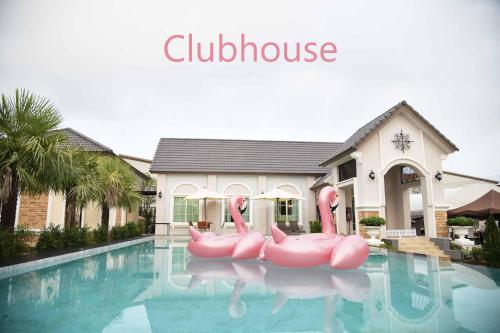 Garden House for 10 Guests near Safari World with Pool Access — 4-Star Luxury Hotel in Bangkok, Thailand