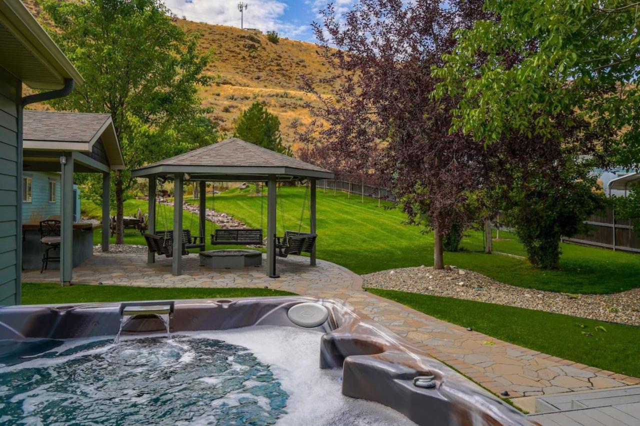 Entire Wunder Mine Estate Sleeps 20 Hot Tub Outdoor Kitchen Firepit — Baker