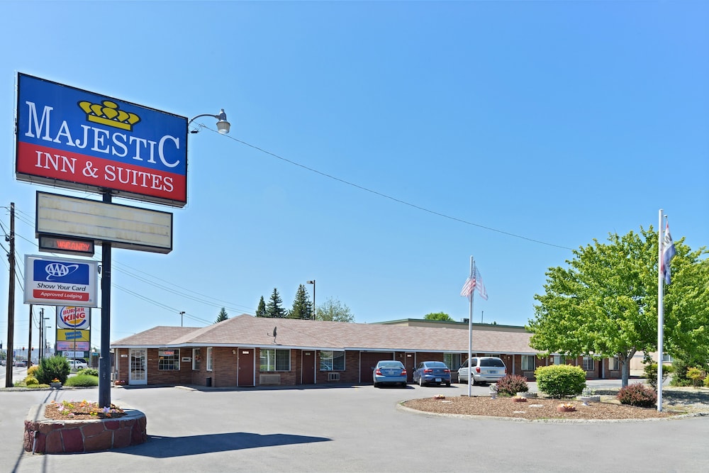 Majestic Inn And Suites - photo 2