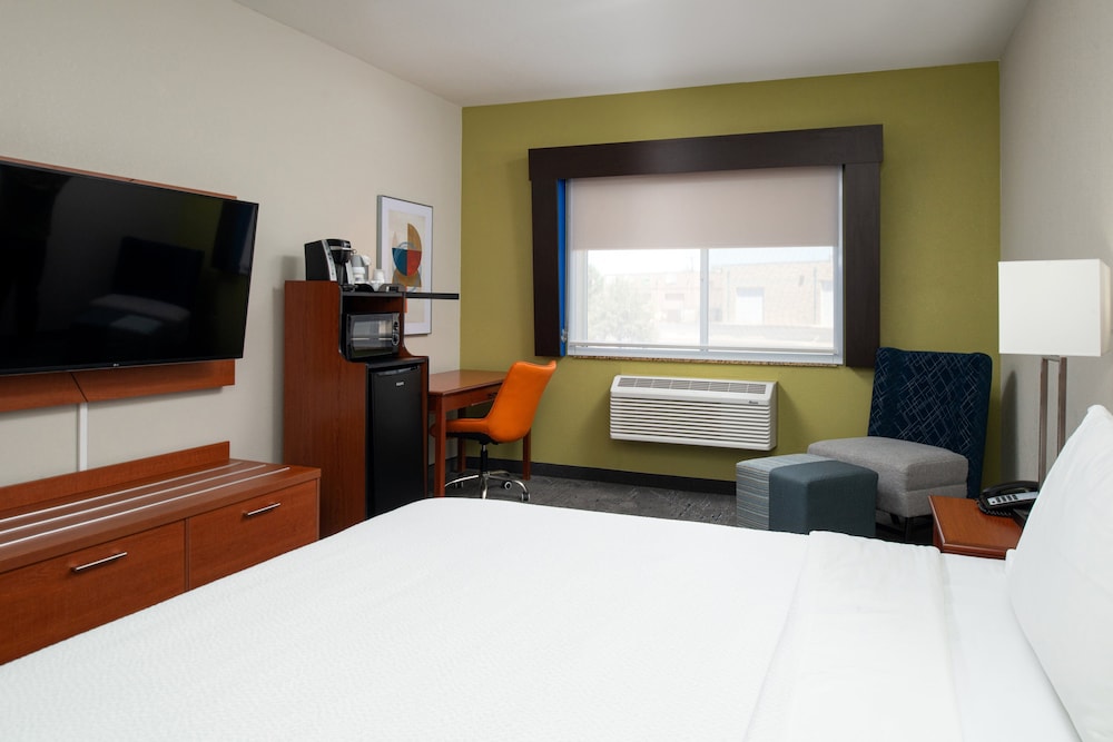 Holiday Inn Express Suites Farmington - photo 18