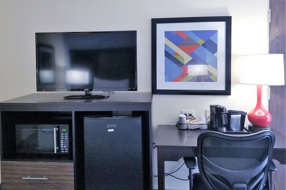 Wingate by Wyndham Bloomington - photo 6