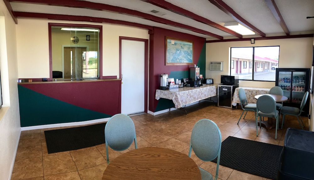 Regal Motel in Las Vegas New Mexico - photo 4