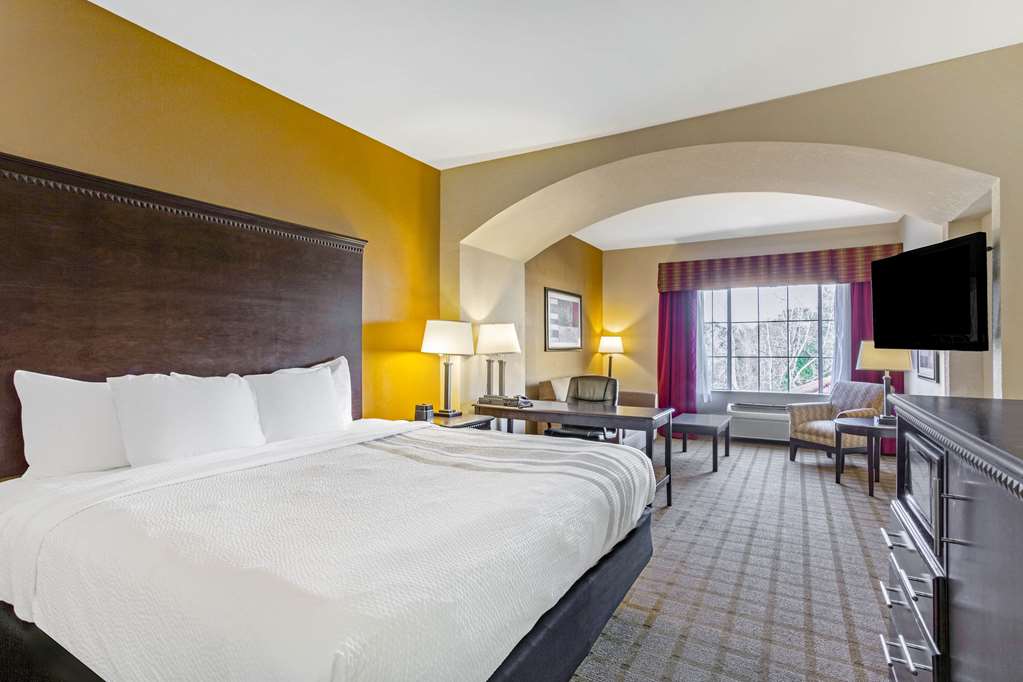 La Quinta Inn & Suites by Wyndham Mobile Satsuma Saraland - photo 25