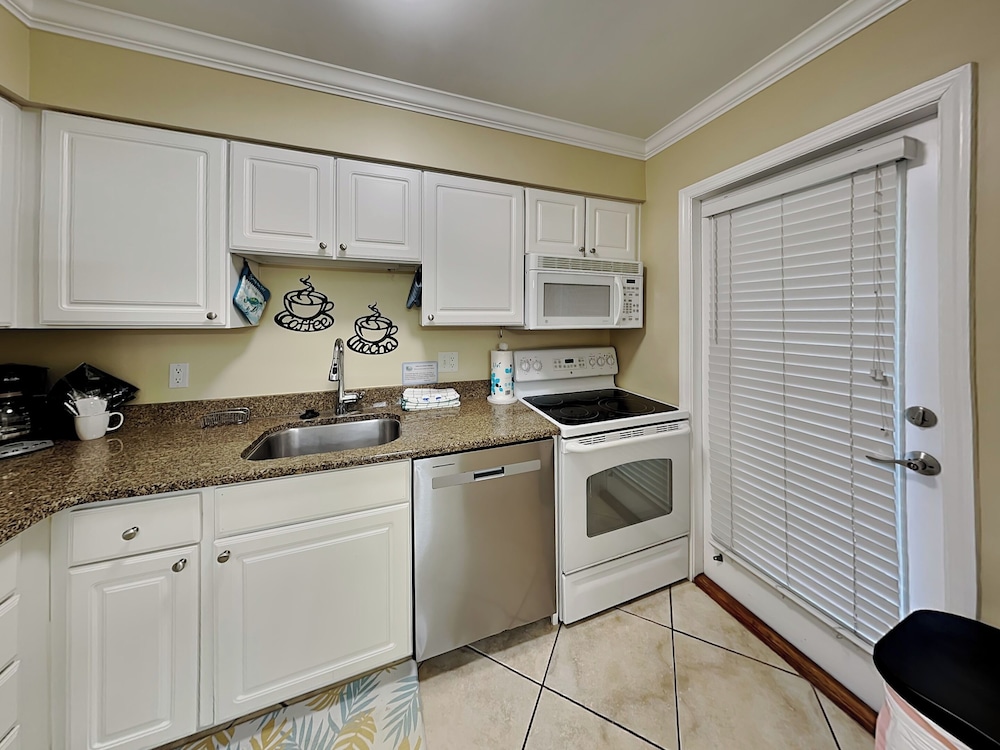 Barefoot Beach Resort B 201 by Distinctive Beach Rentals - photo 9