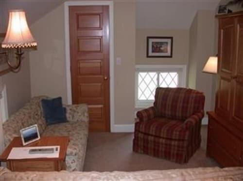 Olde Staunton Inn - photo 11